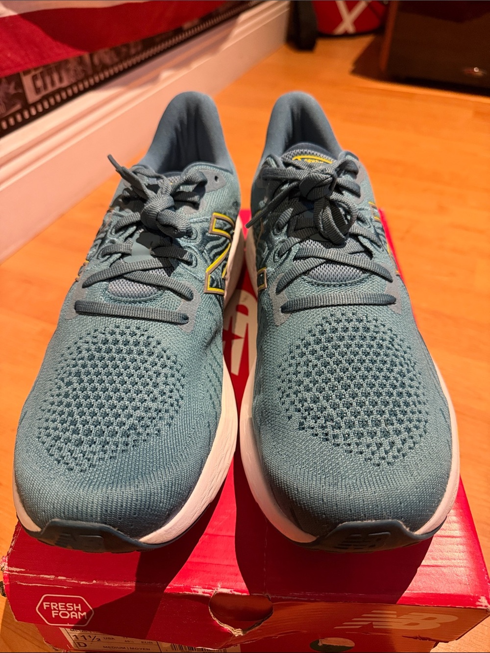 New Balance Men’s Teal Knit Athletic Running Shoes